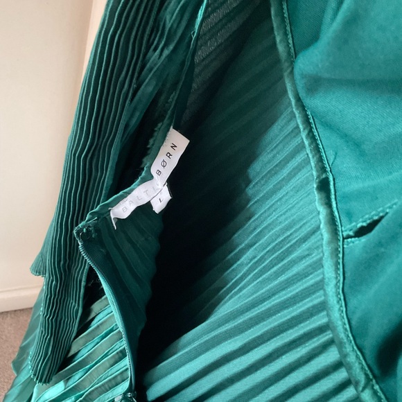 Baltic Born Sandra dress in Emerald - Picture 6 of 7